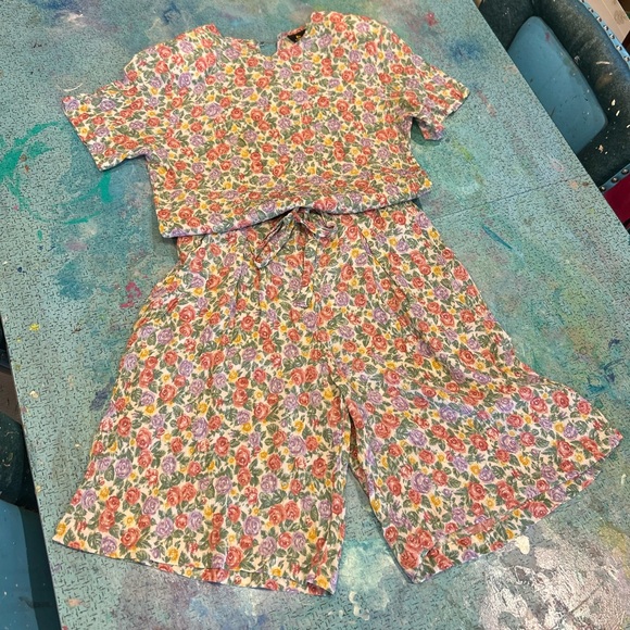 liz sport Pants - 80s Floral Short Set